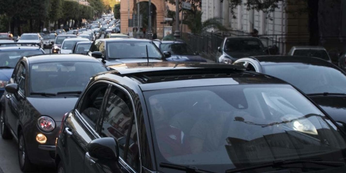 Salerno, il sindaco Enzo Napoli su caos viabilità: “Colpa del traffico autostradale”
