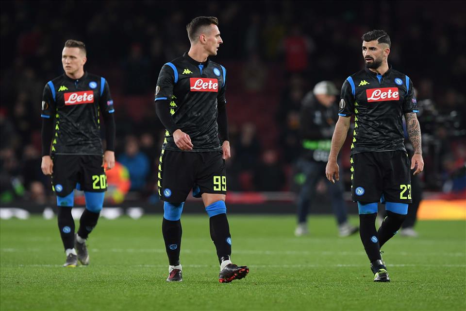 Calcio Napoli: troppi errori nel primo tempo. L'Arsenal vince 2-0
