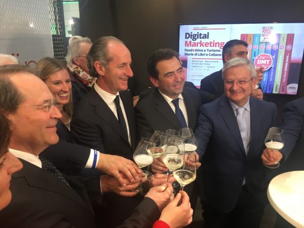 Vinitaly: Di Maio, Zaia e De Luca brindano a Sannio Falanghina Vinitaly: Di Maio, Zaia e De Luca brindano a Sannio Falanghina