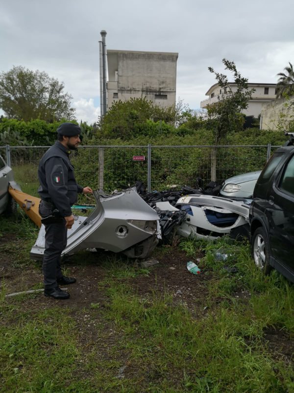 Santa Maria Capua Vetere: Sequestrate 95 tonnellate di rifiuti pericolosi e un'autocarrozeria