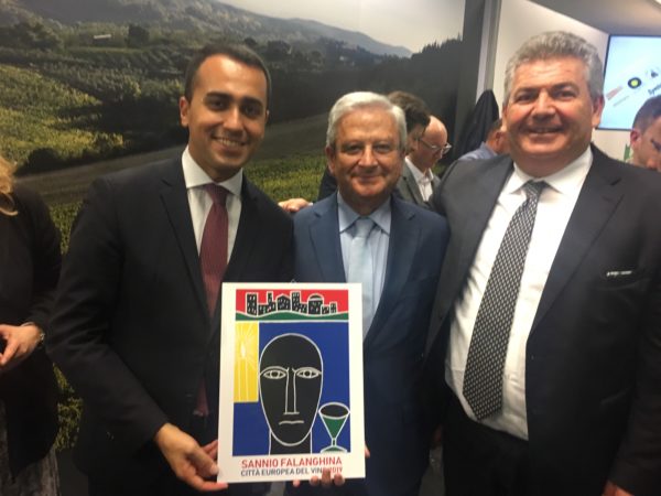 Vinitaly: Di Maio, Zaia e De Luca brindano a Sannio Falanghina