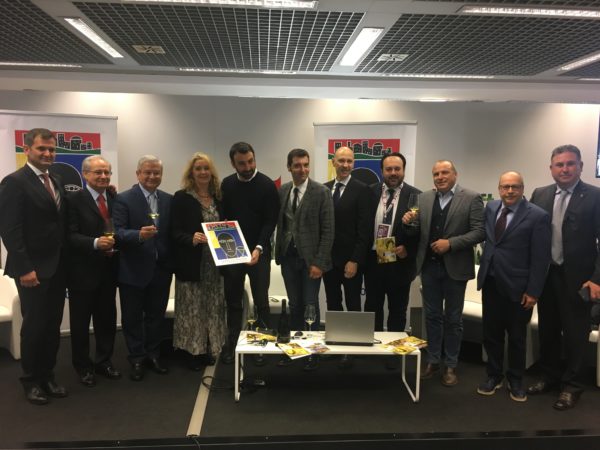 Vinitaly: Di Maio, Zaia e De Luca brindano a Sannio Falanghina Vinitaly: Di Maio, Zaia e De Luca brindano a Sannio Falanghina
