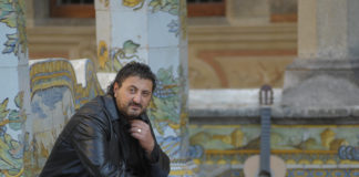 Il celebre chitarrista Aniello Desiderio, ospite dell'Associazione Scarlatti