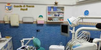Napoli, scoperto falso dentista nella centralissima via Roma: 100 euro a visita