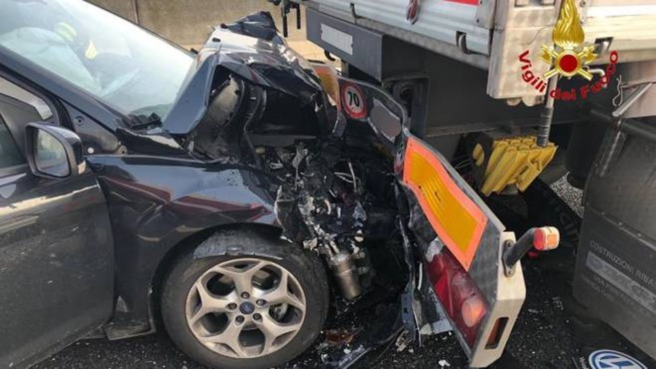 Tragico incidente in autostrada tra Acerra e Fragola: 2 morti e 5 feriti