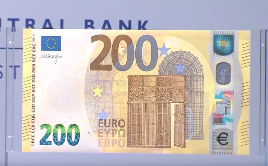 Euro: alla fine di maggio arriveranno le nuove banconote da 100 e 200