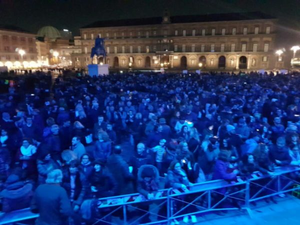 Piano City Napoli 2019: 10.000 in Piazza Plebiscito per il concerto dei 21 pianoforti sotto il colonnato