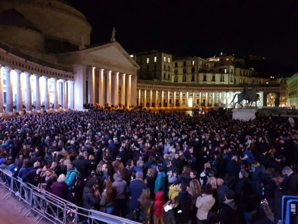 Piano City Napoli 2019: 10.000 in Piazza Plebiscito per il concerto dei 21 pianoforti sotto il colonnato