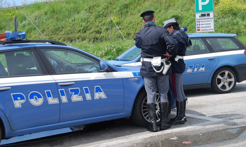 avellino tenta di strangolare moglie in una piazzola dell8217a16 davanti a figlio 3 anni