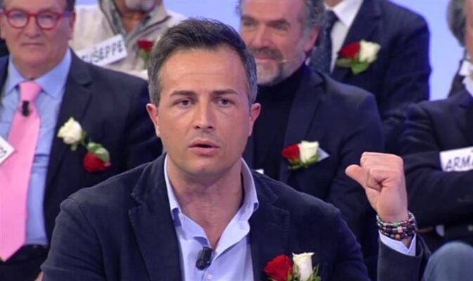 Uomini e Donne: Riccardo inizia la conoscenza con Roberta