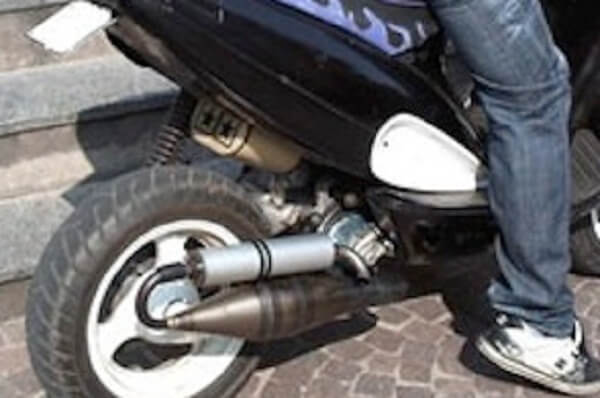 Ercolano: Denunciati 3 minori che gareggiavano con gli scooter