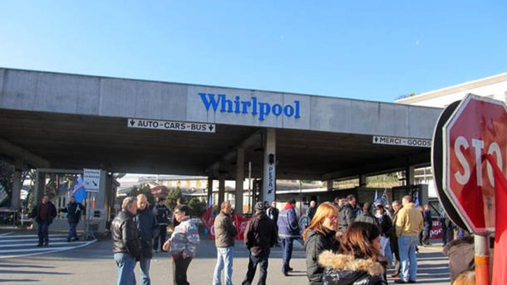 Lavoro: Sbloccata la situazione dei 75 ex lavoratori della Whirlpool di Teverola