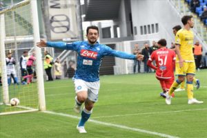 Calcio Napoli, buona prova a Frosinone: 2-0, tre pali e tante occasioni sprecate