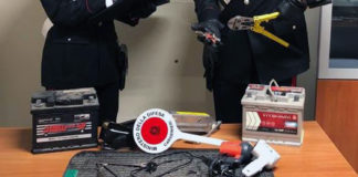 Napoli, Capodimonte: Arrestati due uomini sorpresi a rubare auto. I NOMI