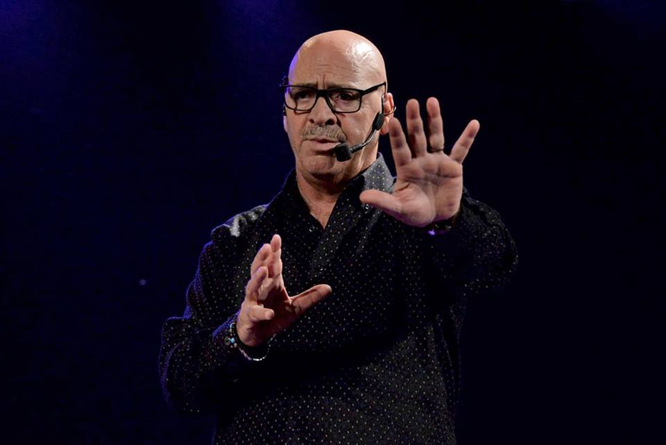 Angelo Di Gennaro al Teatro Troisi con “Il comico al servizio del cittadino”