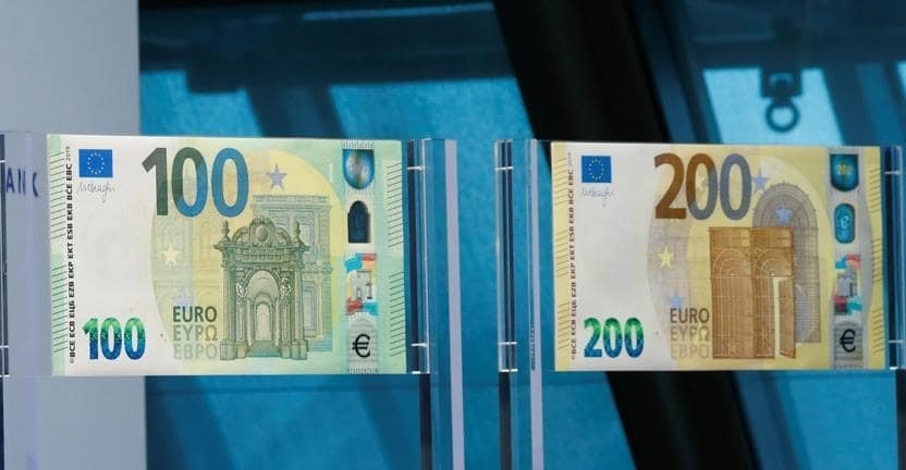 Euro: da oggi in circolazione le nuove banconote da 100 e 200