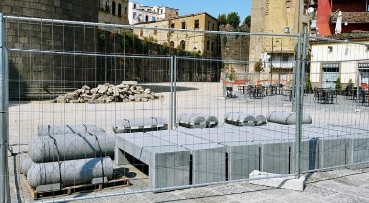 Napoli, cantiere Unesco a Porta Capuana: si riparte dopo le minacce della Camorra