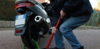 Oltre 30 furti di scooter da Fuorigrotta al Vomero, tre arresti