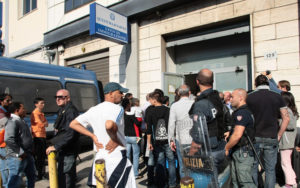 Immigrazione clandestina, 7 arresti a Napoli: ci sono anche due poliziotti
