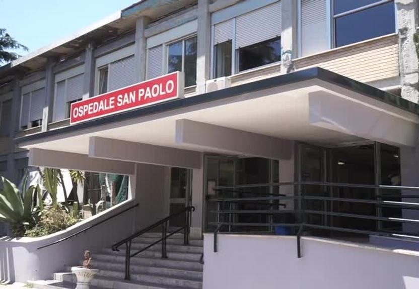 Ospedale San Paolo, muore soffocato da un boccone di pizza: polemiche su soccorsi