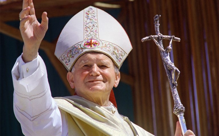 Papa Giovanni Paolo II torna simbolicamente a Napoli: le sue reliquie al Plebiscito