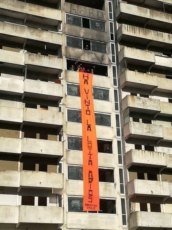 Scampia, giornata storica: al via il cantiere per abbattere la Vela verde