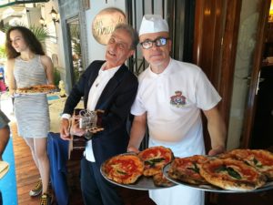 La pizza Margherita compie 130 anni. Da Brandi gli "ospiti" della Caritas
