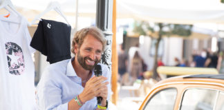 Selfie e autografi con Massimiliano Rosolino a La Reggia Designer Outlet