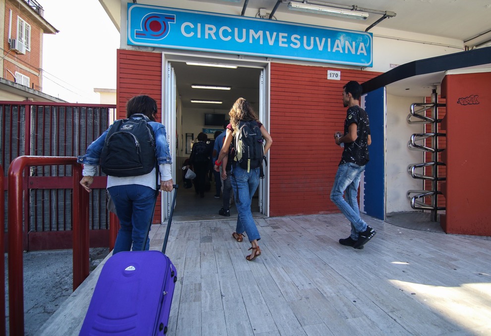 Circumvesuviana, una nuova domenica di passione per i viaggiatori