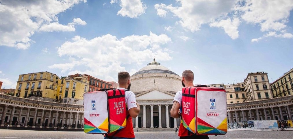 Comune di Napoli, ecco Ristorante solidale: 70 pasti per le mense della Caritas
