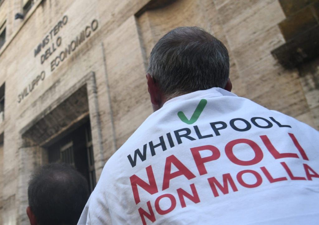 Whirlpool, continua la protesta degli operai: sit-in a via Argine