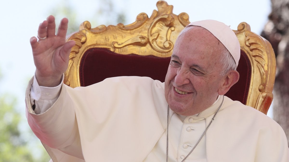 Papa Francesco a Napoli: il pontefice è atterrato al parco Virgiliano