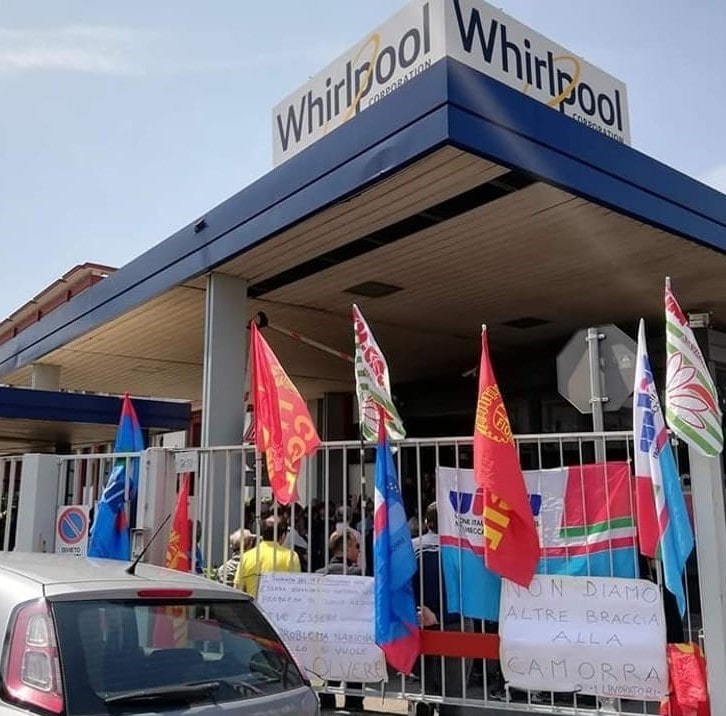 Whirlpool, stabilimento di Napoli chiude per 5 giorni: produzione ridotta