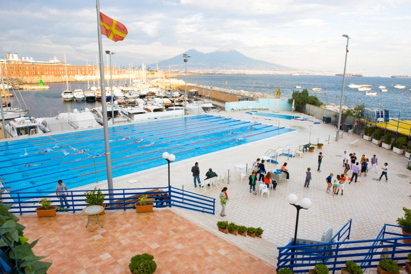 Circolo Canottieri, il Comune vieta la pedana già montata