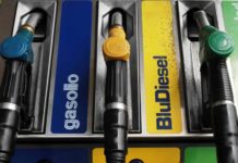 Autotrasportatori, Campania verso la normalità: rimossi i presidi, ripartono carburanti e rifornimenti ai supermercati Autotrasportatori, Campania verso la normalità: rimossi i presidi, ripartono carburanti e rifornimenti ai supermercati