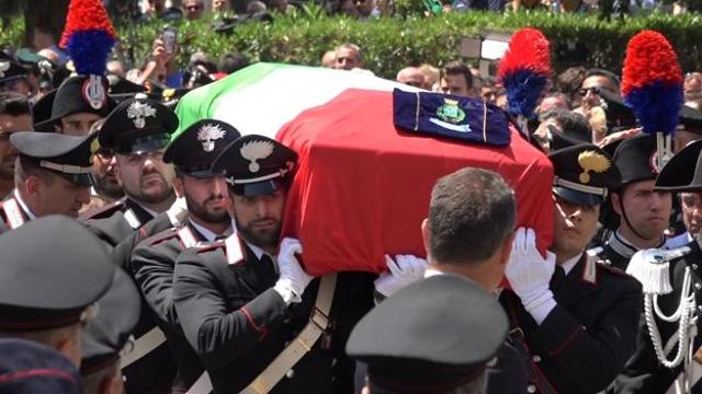 Carabiniere ucciso a coltellate, i funerali a Somma Vesuviana