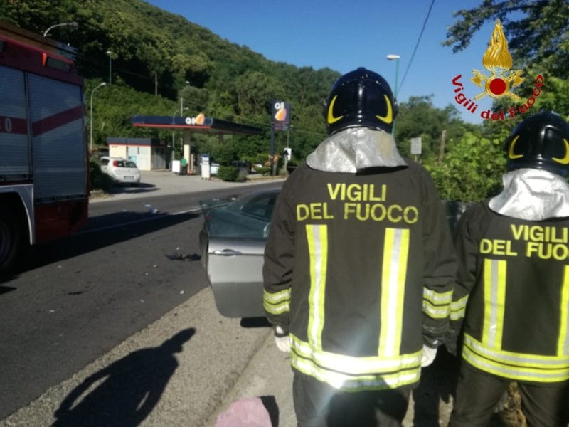 Chiusano San Domenico, trattore si scontra con un’auto: due morti