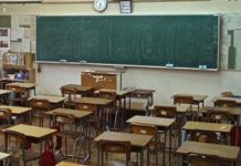 Caso di esclusione scolastica ad Afragola: un alunno con bisogni speciali, costretto a restare isolato durante la gita, porta la famiglia a denunciare l'accaduto alle autorità competenti.