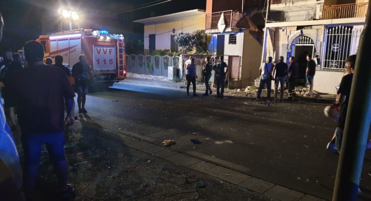 Terzigno, esplode bomba davanti a una casa: un passante è stato ferito