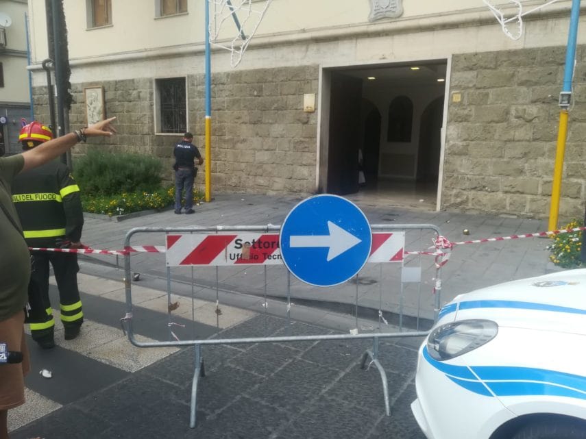 Avellino, tre feriti dopo esplosione davanti al vescovado: arrestato un 49enne