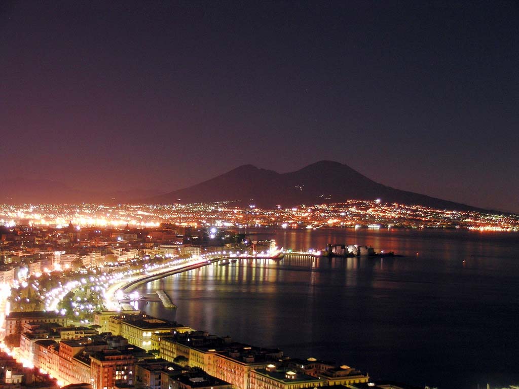 Illuminazione pubblica: Napoli è la prima città italiana per minor spreco di luce