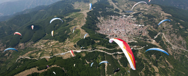 Parapendio: al via la maratona di 1.223 chilometri attraverso le Alpi