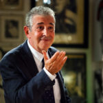 Un Posto al Sole, anticipazioni al 25 aprile: Renato truffato