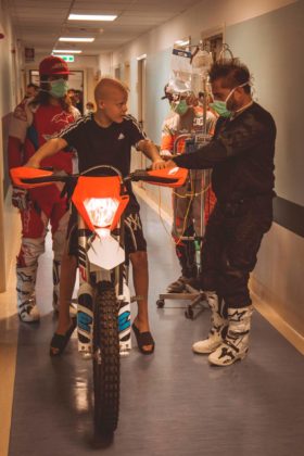 Mototerapia all'Ospedale Pausilipon di Napoli: tutti i bambini in sella con il team di Vanni Oddera