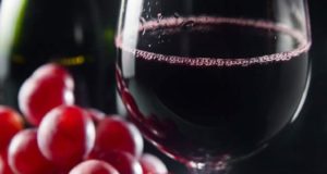 Un consumo moderato di vino rosso aiuta la salute dell'intestino