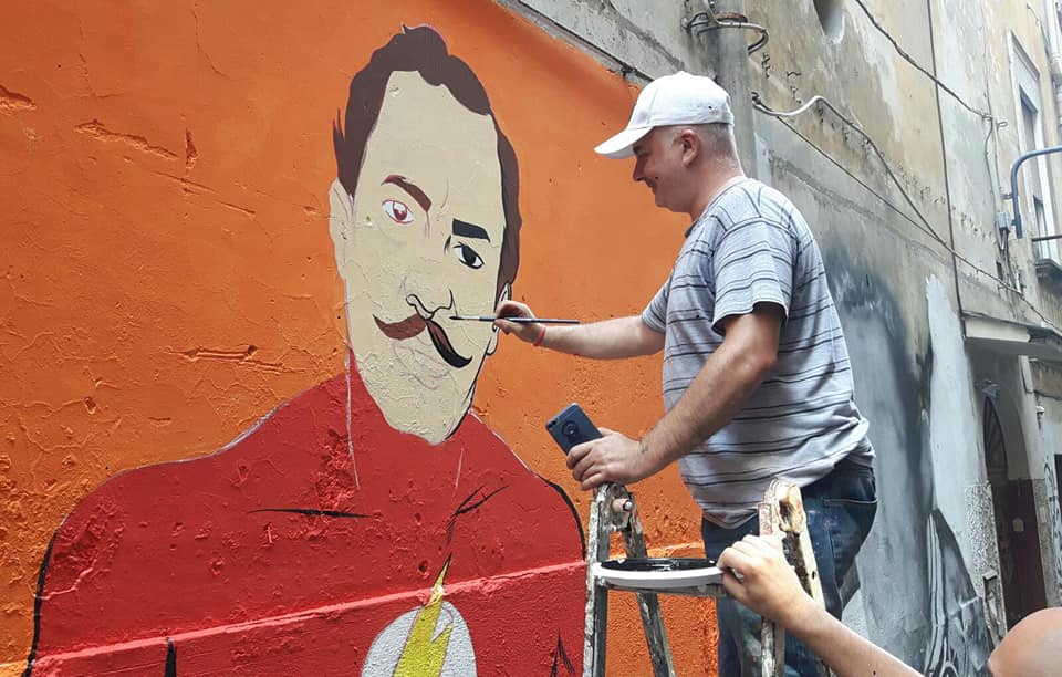 Nino Taranto supereroe accanto a Totò tra i murales dei quartieri spagnoli