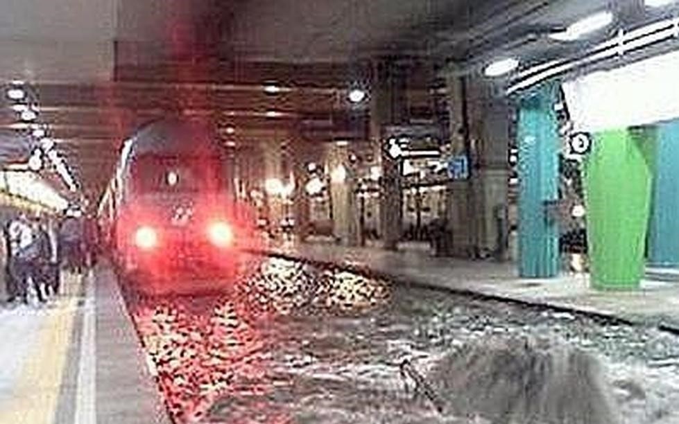 Maltempo a Napoli: Bloccata la circolazione dei treni della Linea 2 della metropolitana