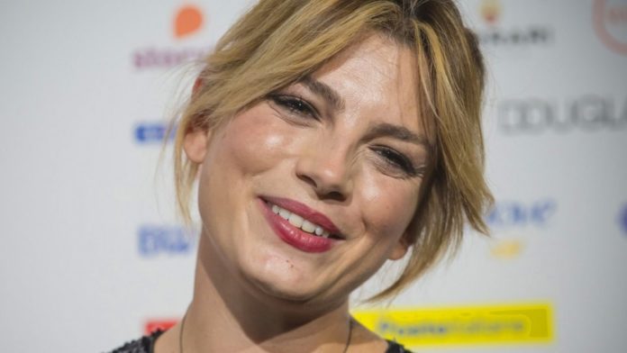 Amici, registrazione 24 ottobre: Emma Marrone super ospite Amici, registrazione 24 ottobre: Emma Marrone super ospite