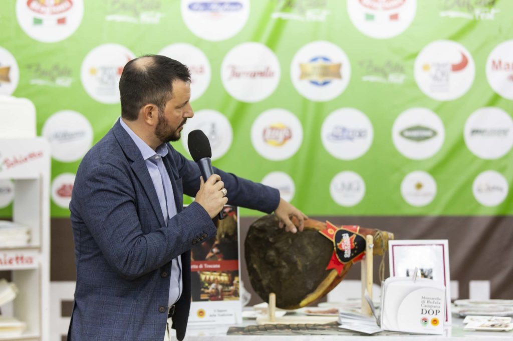 Bufala Fest: Programma dell'ultimo weekend. Sul palco Anna Tatangelo e Sal Da Vinci Bufala Fest: Programma dell'ultimo weekend. Sul palco Anna Tatangelo e Sal Da Vinci