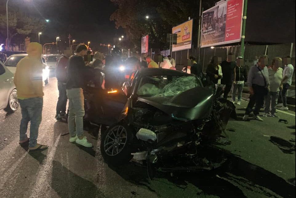 Fuorigrotta, incidente stradale a piazzale Tecchio: quattro feriti